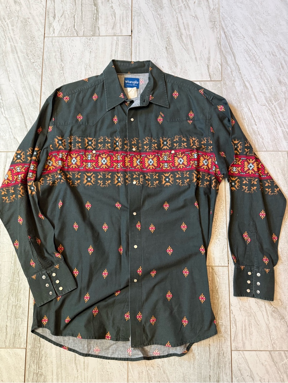 Wrangler Black Button-Front Western Shirt with Red and Gold Pattern